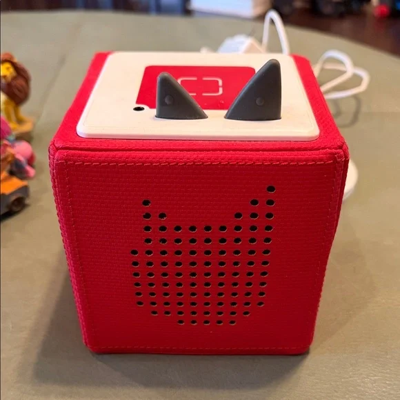 Tonies Box with Figurines Bundle - Picture 3 of 10